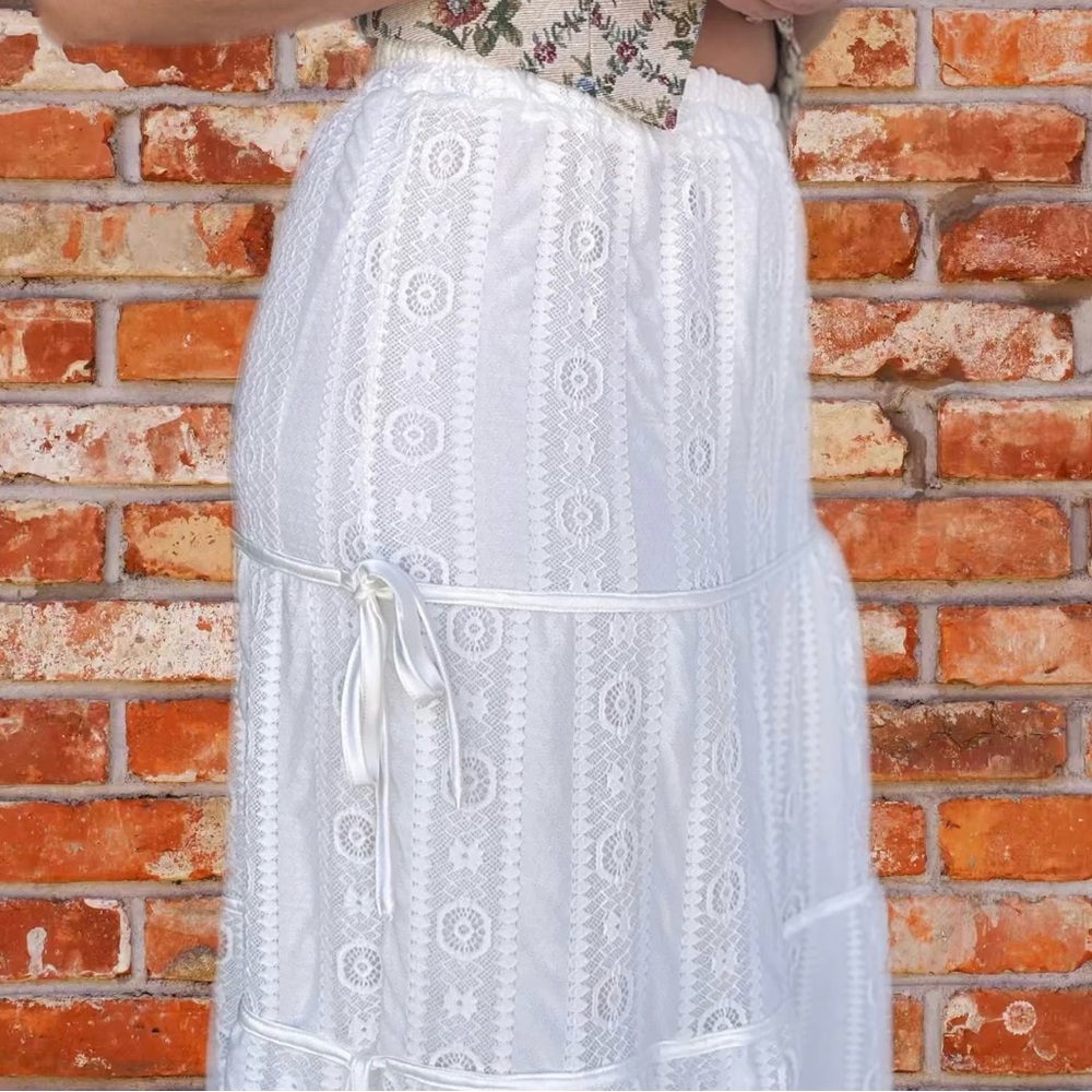 ❗️SOLD❗️Main Strip White Lace Lined Midi Skirt Elastic Waist Country Rodeo - Picture 3 of 15